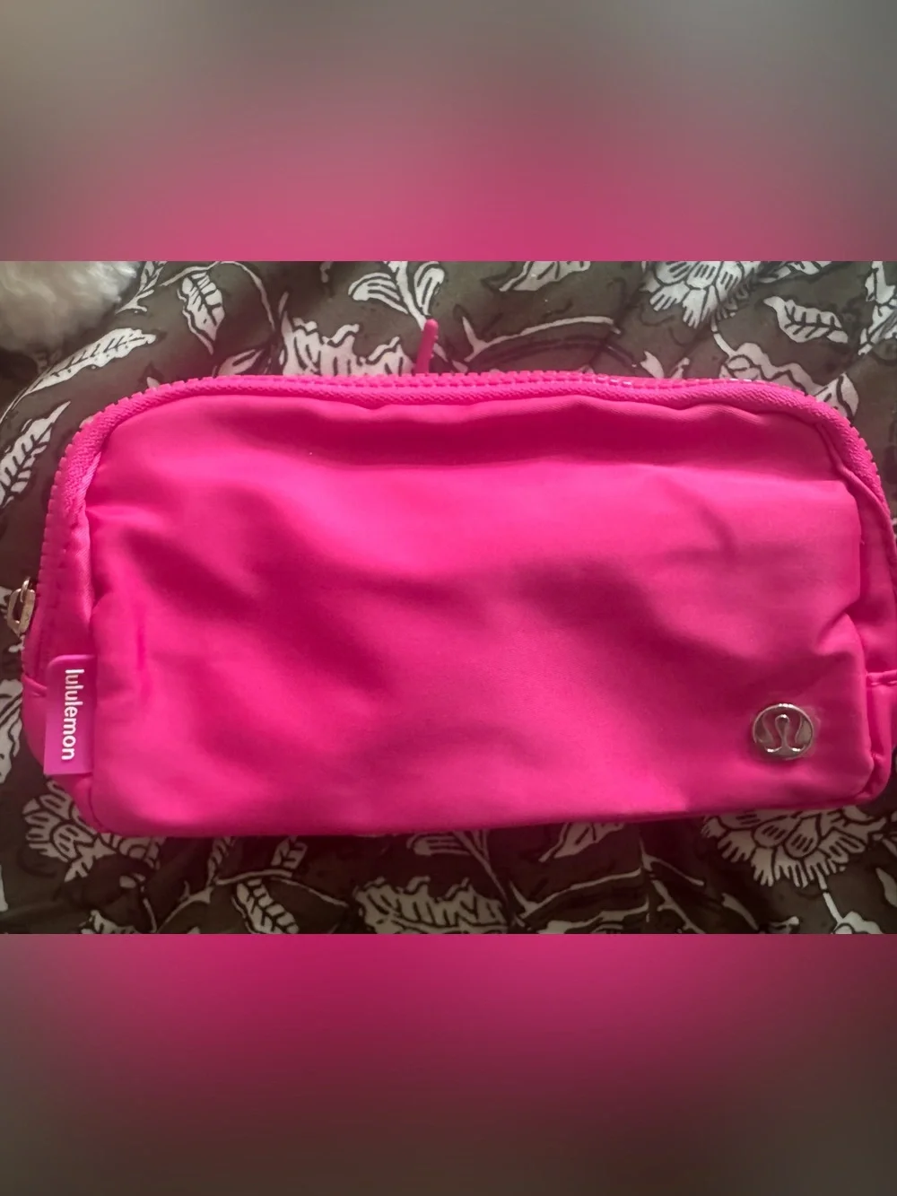 Lululemon Bright Pink Women's everywhere bag